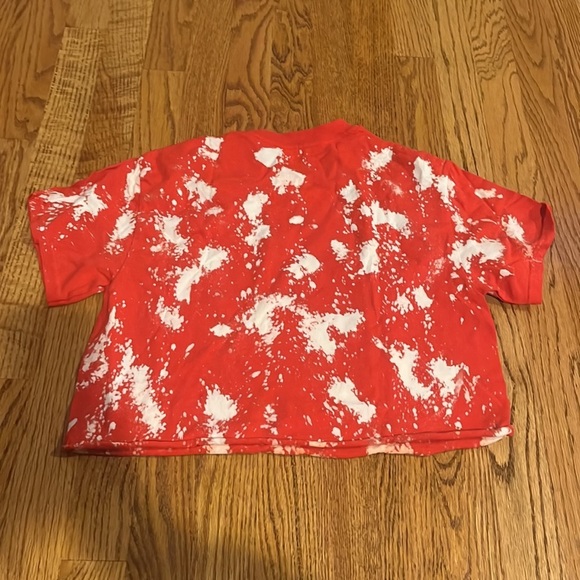 Gildan Woman’s Wisconsin Red Tie Dye Distressed Tee Size S - Picture 3 of 4